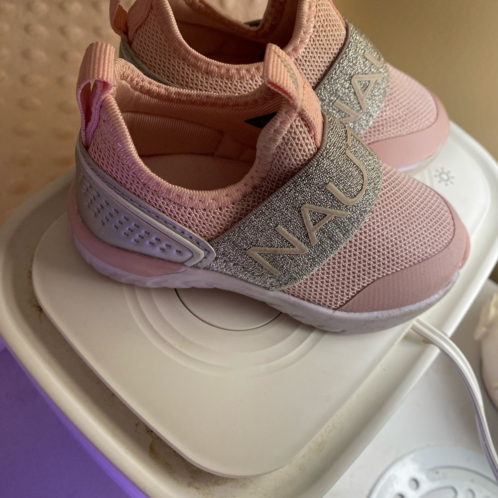 Nautica Kids Sneakers in Pink and Silver